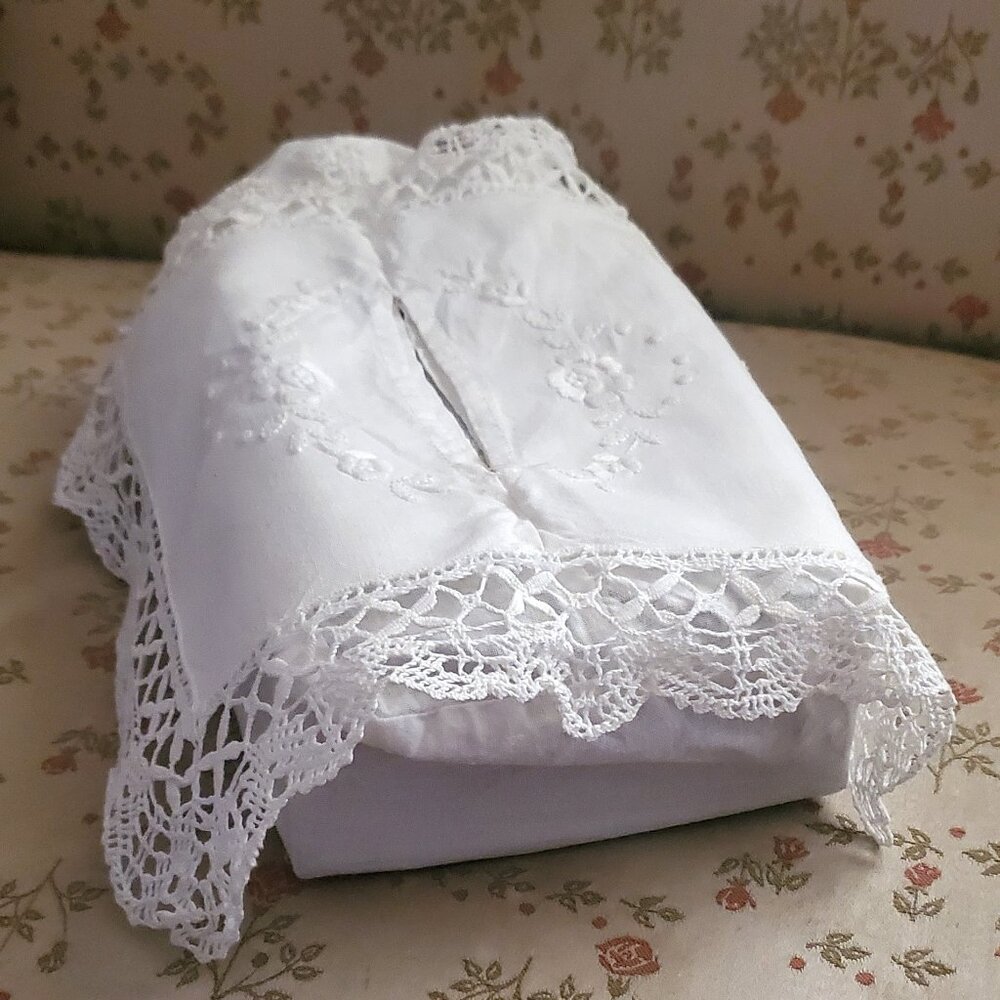 Vintage Elegent White Tissue Box Cover